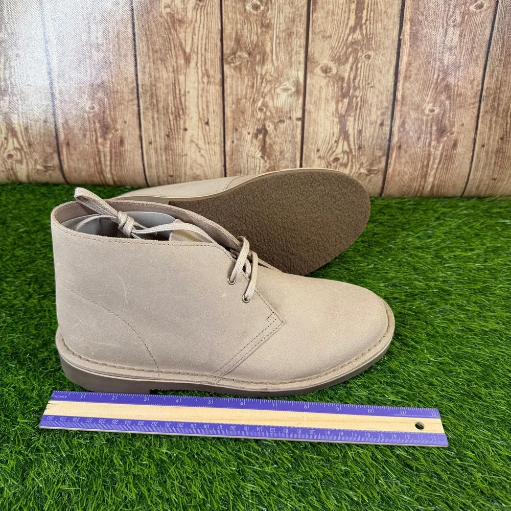 Clarks Shepton Chukka Boots Mens size 8.5 M Taupe Distressed Suede Lace Up